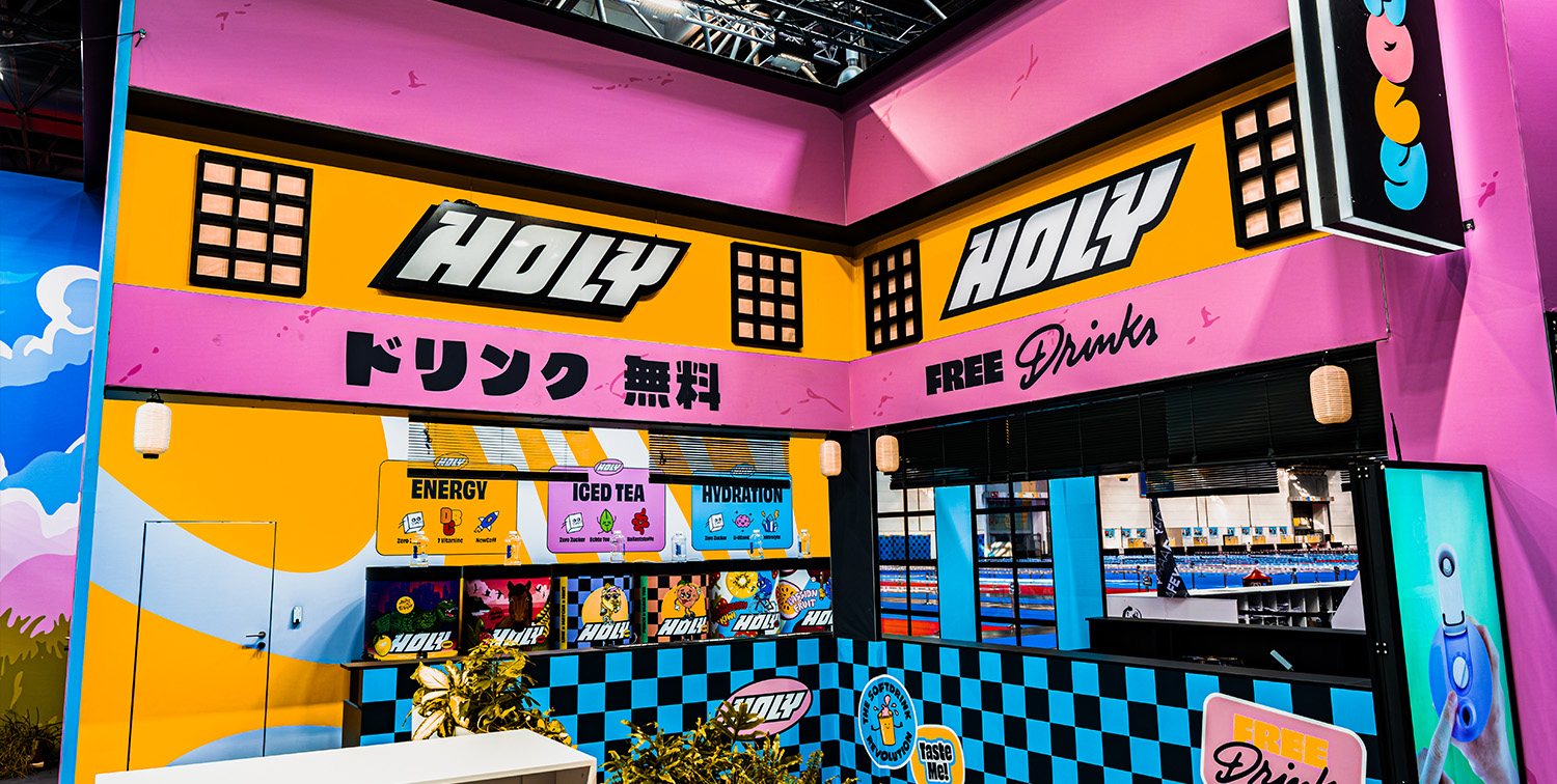 HOLY Messestand auf der DoKomi 2026 von rocDesign – Bild 2